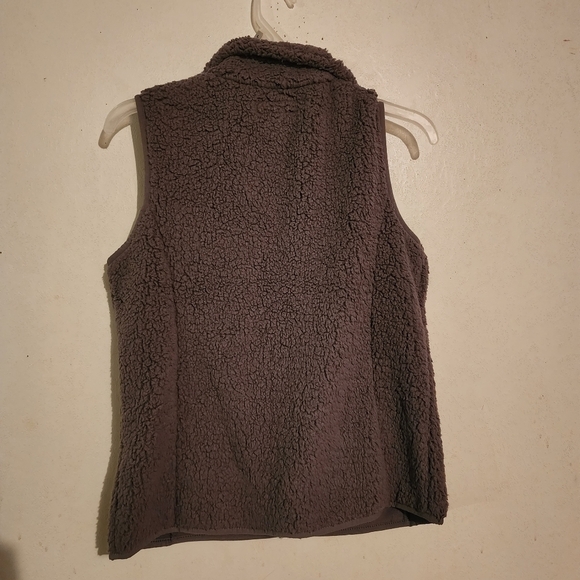 FLASH SALE 🔥 Amazon Essentials Gray Full Zip Fuzzy Vest Size S - Picture 8 of 10